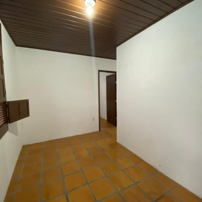 Casa Residencial com 138m², 4 quartos, 4 garagens, no bairro Ingleses do Rio Vermelho em Florianópolis