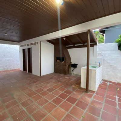 Casa Residencial com 138m², 4 quartos, 4 garagens, no bairro Ingleses do Rio Vermelho em Florianópolis