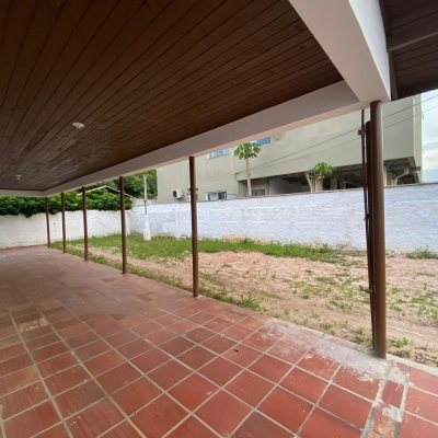 Casa Residencial com 138m², 4 quartos, 4 garagens, no bairro Ingleses do Rio Vermelho em Florianópolis