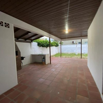 Casa Residencial com 138m², 4 quartos, 4 garagens, no bairro Ingleses do Rio Vermelho em Florianópolis