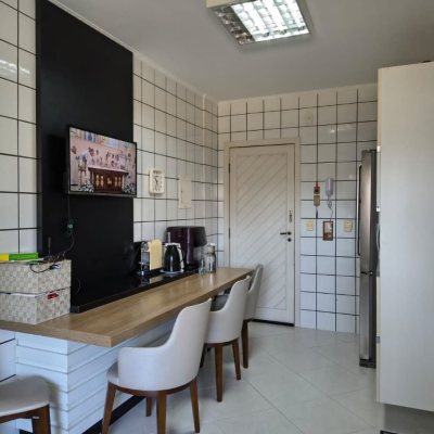 Apartamentos com 110m², 3 quartos, 1 suíte, 1 garagem, no bairro Capoeiras em Florianópolis