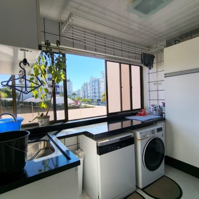 Apartamentos com 110m², 3 quartos, 1 suíte, 1 garagem, no bairro Capoeiras em Florianópolis