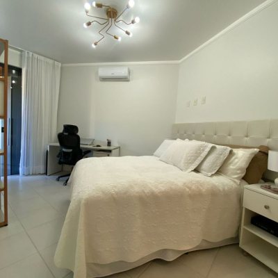 Apartamentos com 128m², 3 quartos, 3 suítes, 2 garagens, no bairro Jurerê Internacional em Florianópolis