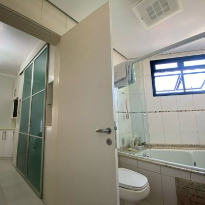 Apartamentos com 128m², 3 quartos, 3 suítes, 2 garagens, no bairro Jurerê Internacional em Florianópolis