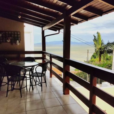 Casa Residencial com 250m², 3 quartos, 1 suíte, 4 garagens, no bairro Centro em São José