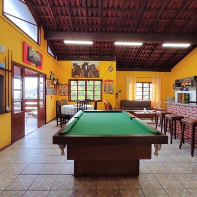 Casa Residencial com 250m², 3 quartos, 1 suíte, 4 garagens, no bairro Centro em São José