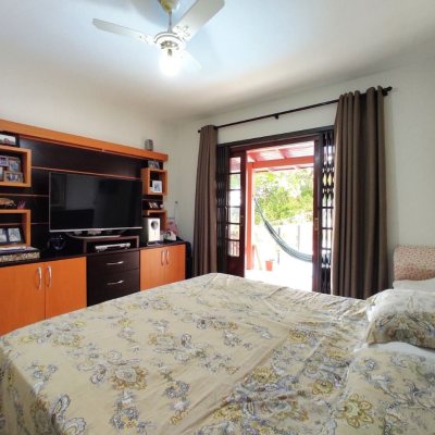 Casa Residencial com 250m², 3 quartos, 1 suíte, 4 garagens, no bairro Centro em São José