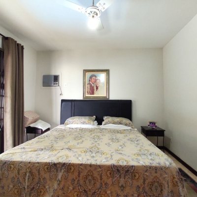 Casa Residencial com 250m², 3 quartos, 1 suíte, 4 garagens, no bairro Centro em São José