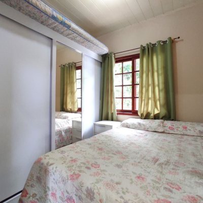 Casa Residencial com 250m², 3 quartos, 1 suíte, 4 garagens, no bairro Centro em São José