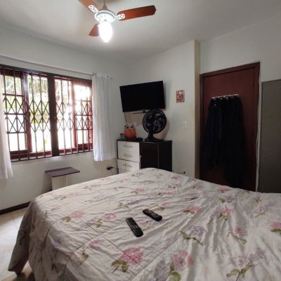 Casa Residencial com 250m², 3 quartos, 1 suíte, 4 garagens, no bairro Centro em São José