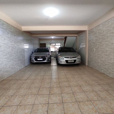 Casa Residencial com 250m², 3 quartos, 1 suíte, 4 garagens, no bairro Centro em São José