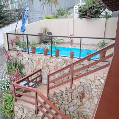 Casa Residencial com 250m², 3 quartos, 1 suíte, 4 garagens, no bairro Centro em São José