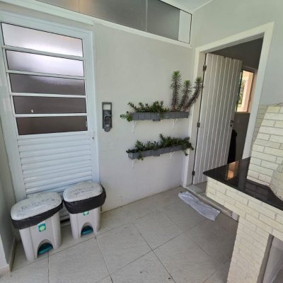 Casa em Condomínio com 224m², 4 quartos, 3 suítes, 2 garagens, no bairro Ponta Das Canas em Florianópolis
