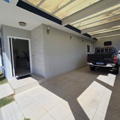 Casa em Condomínio com 224m², 4 quartos, 3 suítes, 2 garagens, no bairro Ponta Das Canas em Florianópolis