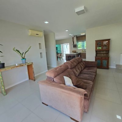 Casa em Condomínio com 224m², 4 quartos, 3 suítes, 2 garagens, no bairro Ponta Das Canas em Florianópolis