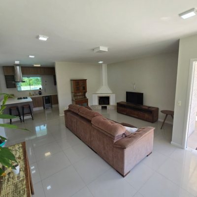 Casa em Condomínio com 224m², 4 quartos, 3 suítes, 2 garagens, no bairro Ponta Das Canas em Florianópolis