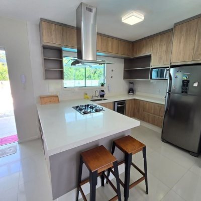 Casa em Condomínio com 224m², 4 quartos, 3 suítes, 2 garagens, no bairro Ponta Das Canas em Florianópolis