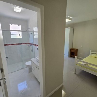Casa em Condomínio com 224m², 4 quartos, 3 suítes, 2 garagens, no bairro Ponta Das Canas em Florianópolis