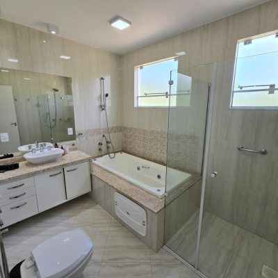 Casa em Condomínio com 224m², 4 quartos, 3 suítes, 2 garagens, no bairro Ponta Das Canas em Florianópolis