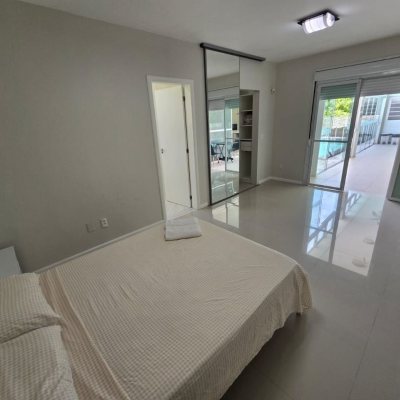 Casa em Condomínio com 224m², 4 quartos, 3 suítes, 2 garagens, no bairro Ponta Das Canas em Florianópolis