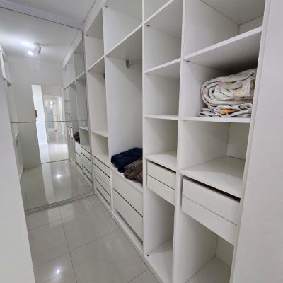 Casa em Condomínio com 224m², 4 quartos, 3 suítes, 2 garagens, no bairro Ponta Das Canas em Florianópolis