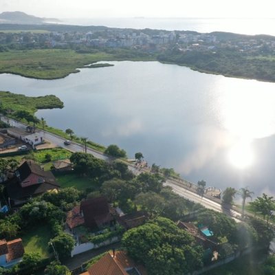 Casa Residencial com 157m², 3 quartos, 1 suíte, 2 garagens, no bairro Rio Tavares em Florianópolis