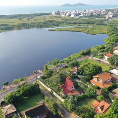 Casa Residencial com 157m², 3 quartos, 1 suíte, 2 garagens, no bairro Rio Tavares em Florianópolis