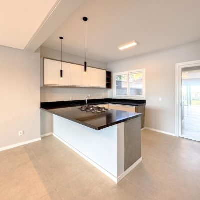 Casa Residencial com 157m², 3 quartos, 1 suíte, 2 garagens, no bairro Rio Tavares em Florianópolis