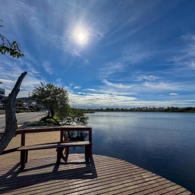 Casa Residencial com 157m², 3 quartos, 1 suíte, 2 garagens, no bairro Rio Tavares em Florianópolis