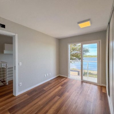 Casa Residencial com 157m², 3 quartos, 1 suíte, 2 garagens, no bairro Rio Tavares em Florianópolis