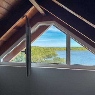 Casa Residencial com 157m², 3 quartos, 1 suíte, 2 garagens, no bairro Rio Tavares em Florianópolis