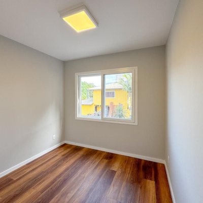 Casa Residencial com 157m², 3 quartos, 1 suíte, 2 garagens, no bairro Rio Tavares em Florianópolis