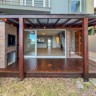 Casa Residencial com 157m², 3 quartos, 1 suíte, 2 garagens, no bairro Rio Tavares em Florianópolis