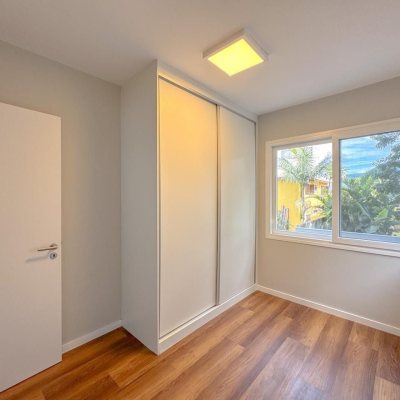 Casa Residencial com 157m², 3 quartos, 1 suíte, 2 garagens, no bairro Rio Tavares em Florianópolis