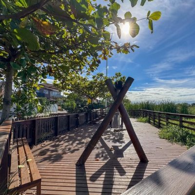 Casa Residencial com 157m², 3 quartos, 1 suíte, 2 garagens, no bairro Rio Tavares em Florianópolis