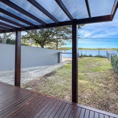 Casa Residencial com 157m², 3 quartos, 1 suíte, 2 garagens, no bairro Rio Tavares em Florianópolis