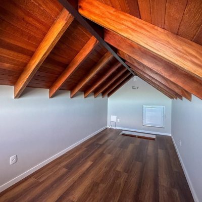 Casa Residencial com 157m², 3 quartos, 1 suíte, 2 garagens, no bairro Rio Tavares em Florianópolis