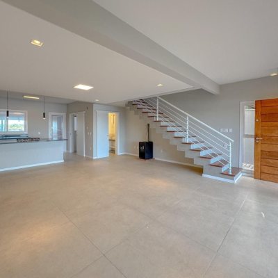 Casa Residencial com 157m², 3 quartos, 1 suíte, 2 garagens, no bairro Rio Tavares em Florianópolis