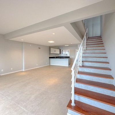 Casa Residencial com 157m², 3 quartos, 1 suíte, 2 garagens, no bairro Rio Tavares em Florianópolis