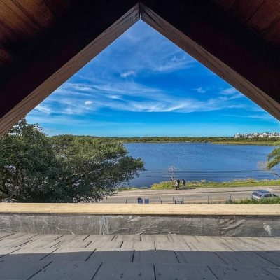 Casa Residencial com 157m², 3 quartos, 1 suíte, 2 garagens, no bairro Rio Tavares em Florianópolis