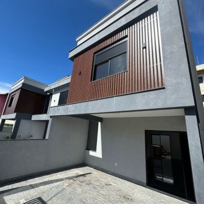 Casa Residencial com 150m², 3 quartos, 3 suítes, 2 garagens, no bairro Ingleses do Rio Vermelho em Florianópolis
