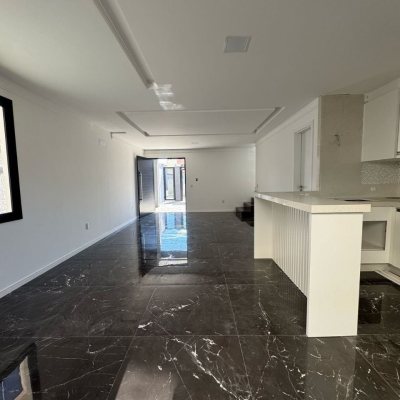 Casa Residencial com 150m², 3 quartos, 3 suítes, 2 garagens, no bairro Ingleses do Rio Vermelho em Florianópolis