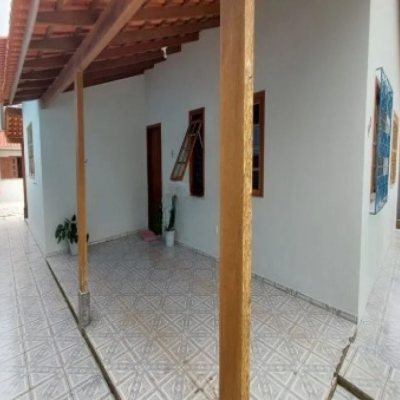 Casa Residencial com 144m², 4 quartos, 1 suíte, 2 garagens, no bairro Ingleses do Rio Vermelho em Florianópolis