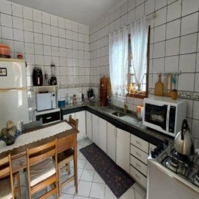 Casa Residencial com 144m², 4 quartos, 1 suíte, 2 garagens, no bairro Ingleses do Rio Vermelho em Florianópolis