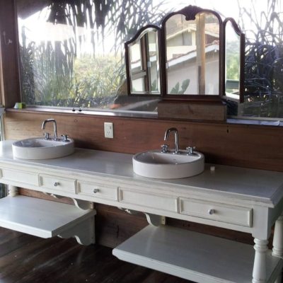 Casa Residencial com 270m², 2 quartos, 1 suíte, 2 garagens, no bairro Lagoa Da Conceição em Florianópolis