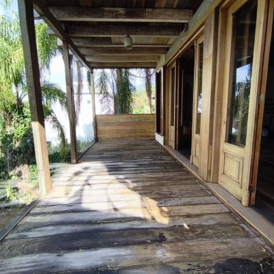 Casa Residencial com 270m², 2 quartos, 1 suíte, 2 garagens, no bairro Lagoa Da Conceição em Florianópolis