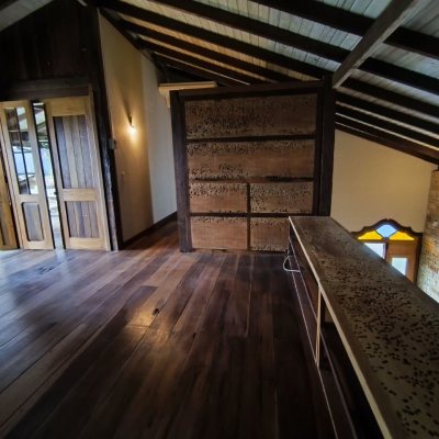 Casa Residencial com 270m², 2 quartos, 1 suíte, 2 garagens, no bairro Lagoa Da Conceição em Florianópolis