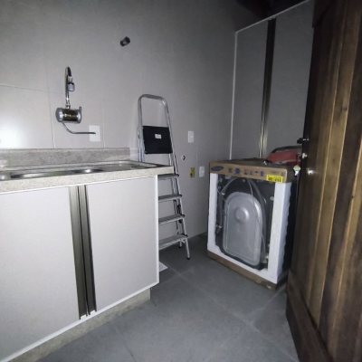 Casa Residencial com 270m², 2 quartos, 1 suíte, 2 garagens, no bairro Lagoa Da Conceição em Florianópolis