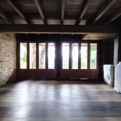 Casa Residencial com 270m², 2 quartos, 1 suíte, 2 garagens, no bairro Lagoa Da Conceição em Florianópolis