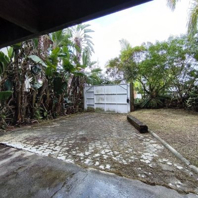 Casa Residencial com 270m², 2 quartos, 1 suíte, 2 garagens, no bairro Lagoa Da Conceição em Florianópolis